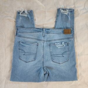 AMERICAN EAGLE LightWash Blue SoftKnit Stretchy Distressed Denim Jegging 14Short